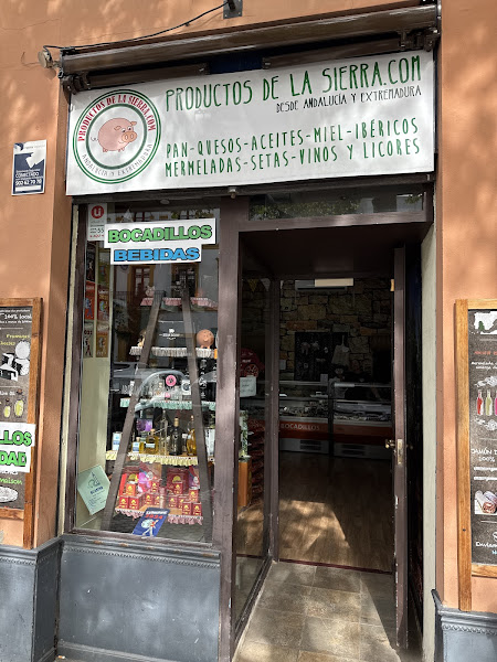 Fachada de Productos de la Sierra en Calle Adriano, Sevilla